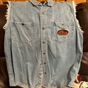 Slightly used men’s Harley Davidson cut off Jean shirt, size large